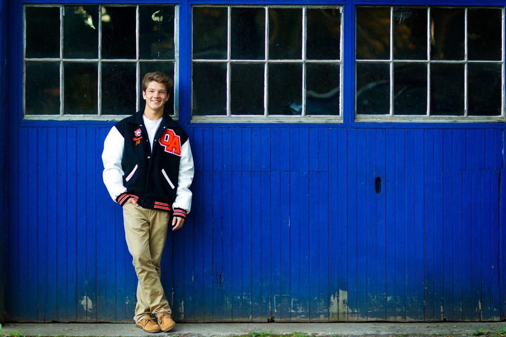 senior-boy-photo-garage